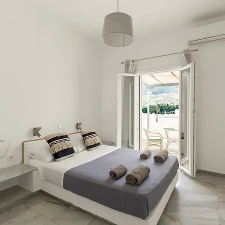 Santanna White * Parikia (Paros)