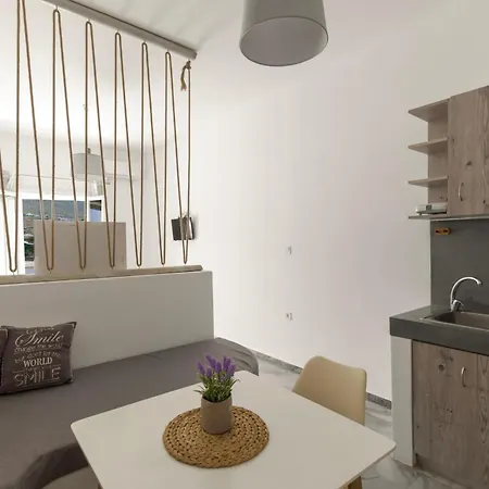 Santanna White Apartment Parikia (Paros)