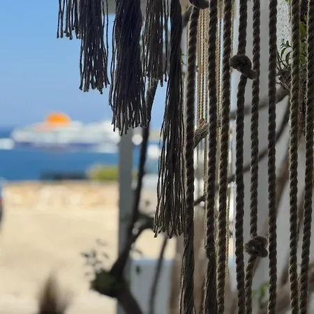 Santanna White Apartment *