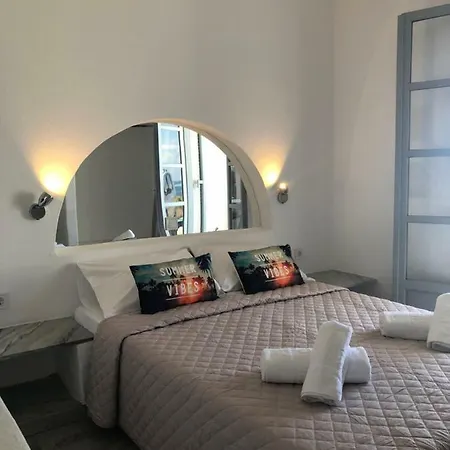 Santanna White Apartment