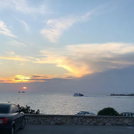 Santanna White Apartment *